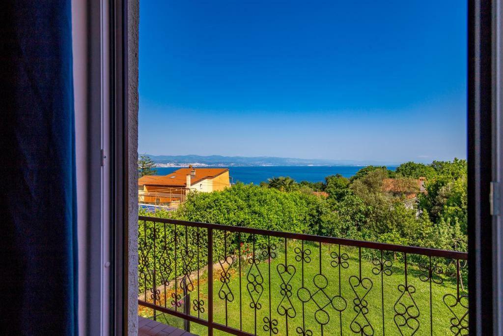 Apartment Roza, Sea View, Free Parking Ičići Buitenkant foto